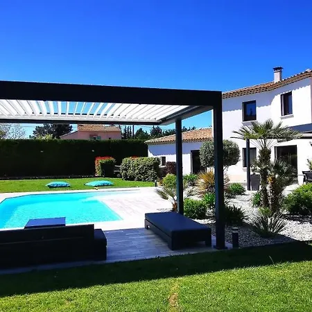 Gioia + Chalet, Piscine, Petanque, Jacuzzi & Brasero Villa